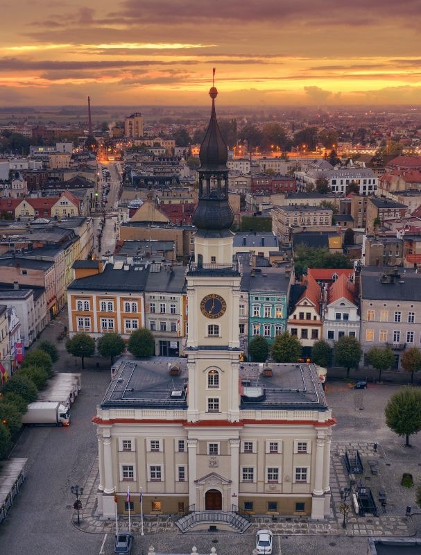 Ratusz w Lesznie (źródło: https://commons.wikimedia.org/wiki/File:Ratusz_Leszno.jpg)