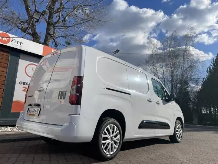Fiat Doblo na wynajem w CarFree