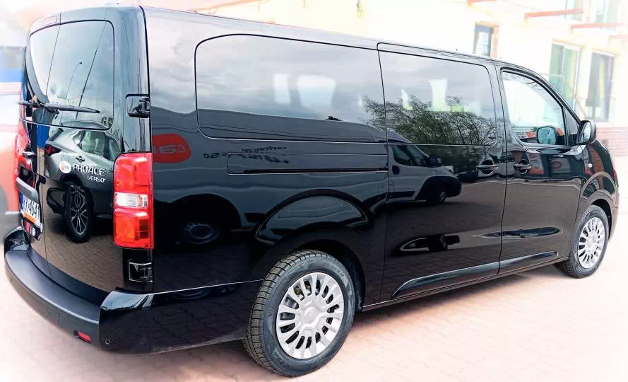 wynajem busa Siedlce / fot. CarFree