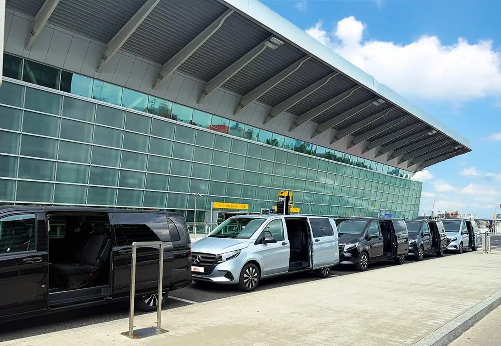 Rent a car at Krakow airport / fot. CarFree