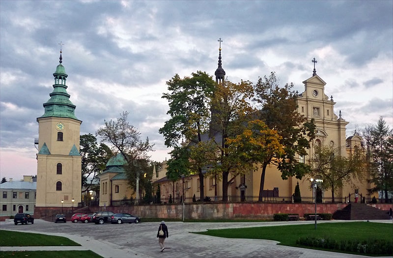 Carfree oferuje najlepsze warunki na rynku do wypożyczenia aut. Źródło: https://commons.wikimedia.org/wiki/File:Kielce-Kirche-4.jpg