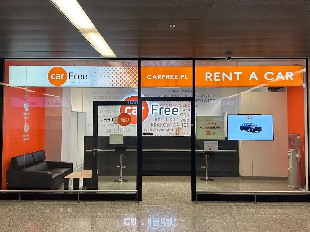 Rent a car at Warsaw airport / fot. CarFree