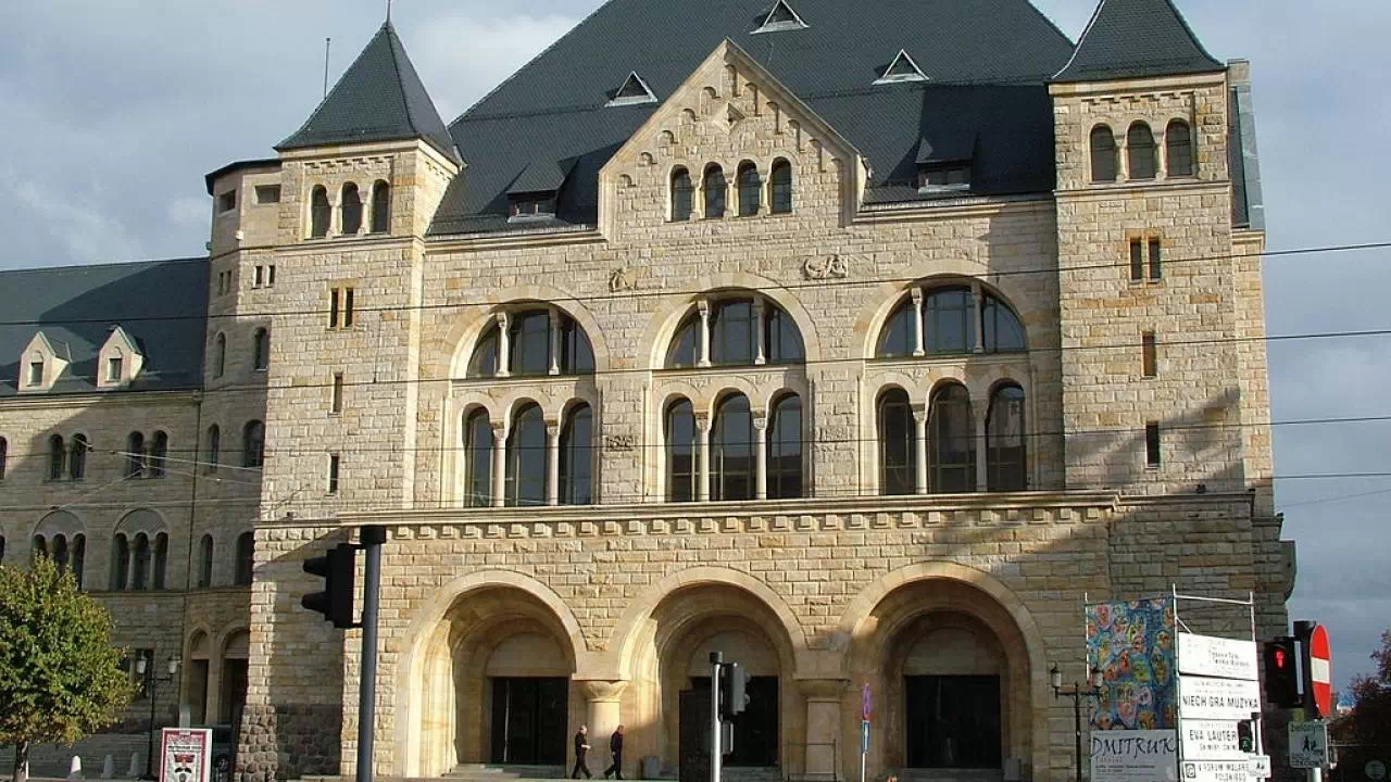 Z przewodnikiem zamkowym możesz zwiedzić najciekawsze zakamarki Zamku w Poznaniu.