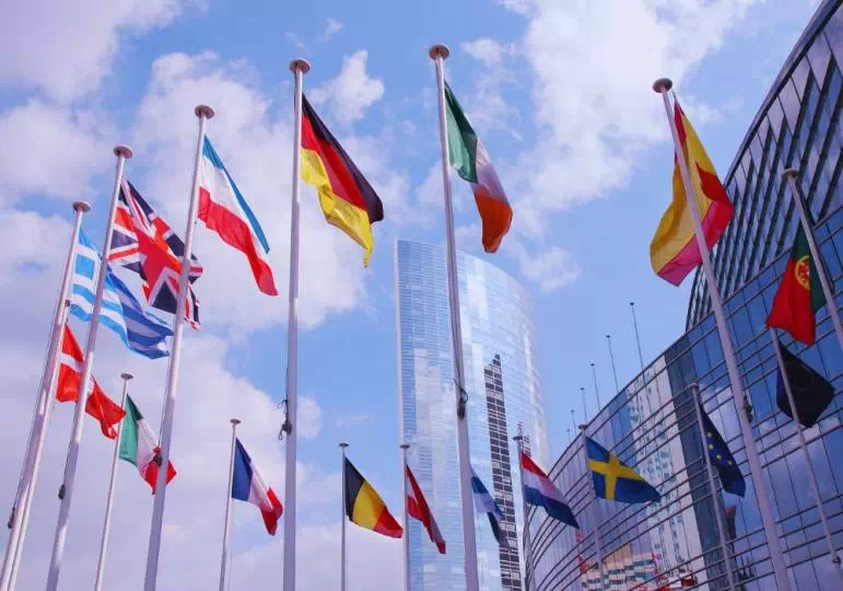 Podróż do UE wynajetym autem / fot. Canva.com