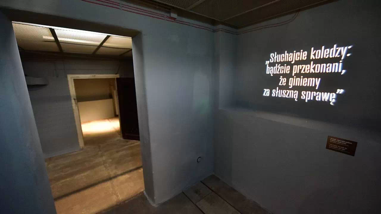 Cele bezpieki w Muzeum Powstania Warszawskiego w Warszawie