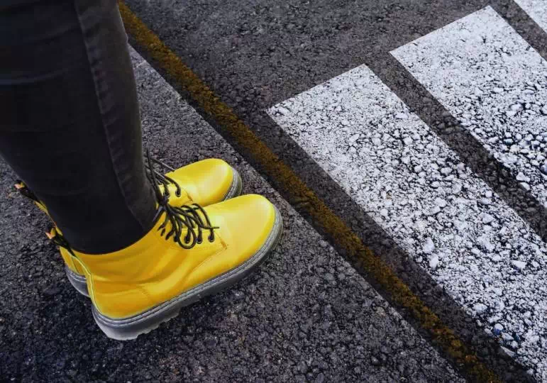 Pierwszeństwo na przejściu dla pieszych / fot. Canva.com