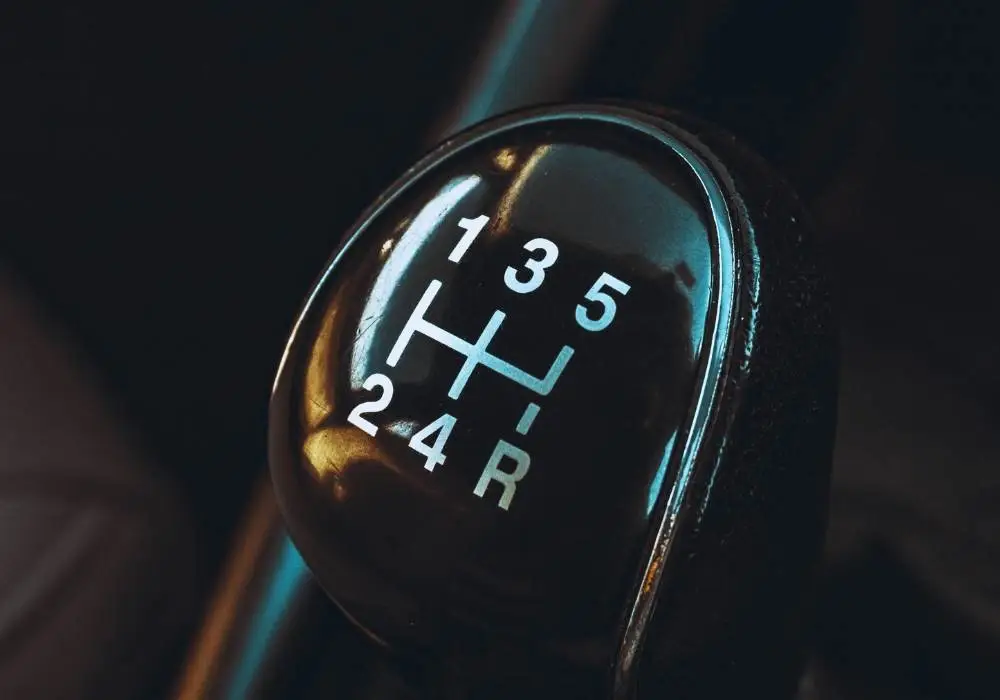 Uszkodzenie skrzyni biegów / fot. Canva.com