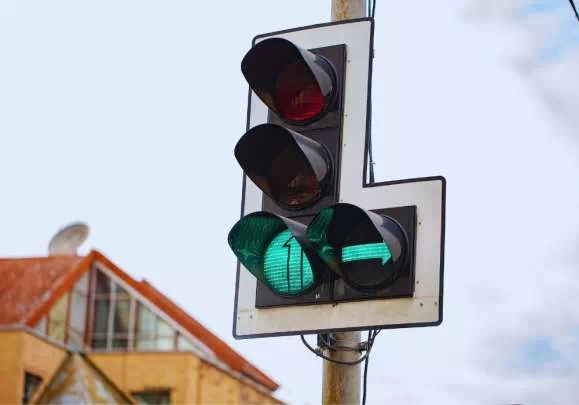 strzaka_na_sygnalizatorze_w_prawo-shcherbak_volodymyr-canva.webp