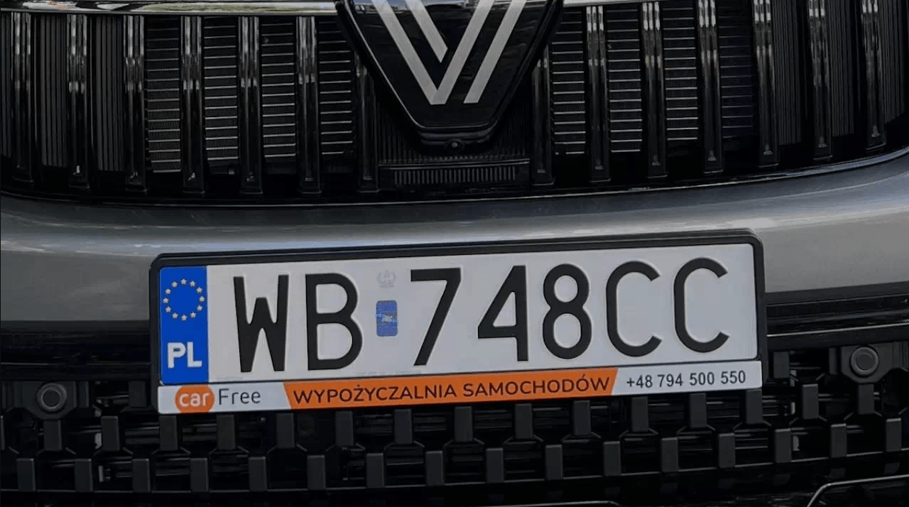 Wymiana tablic rejestracyjnych - kiedy jest konieczna?